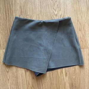 Dress Forum Olive suede feel skort size small S